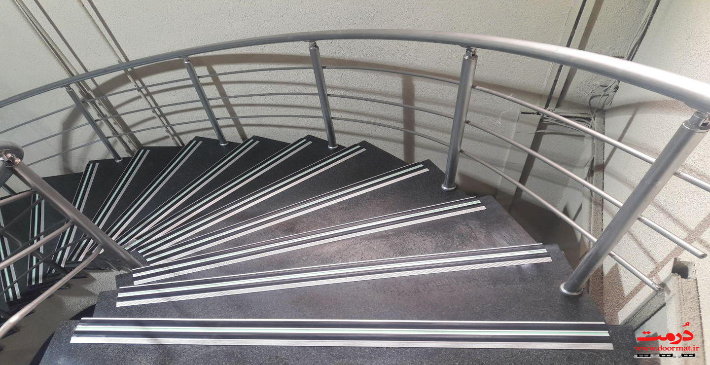 بهبود ایمنی پله با نصب ترمزهای پله: راهکارهایی برای جلوگیری از لغزش و سر خوردن