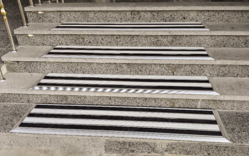 پادری آلومینیومی 