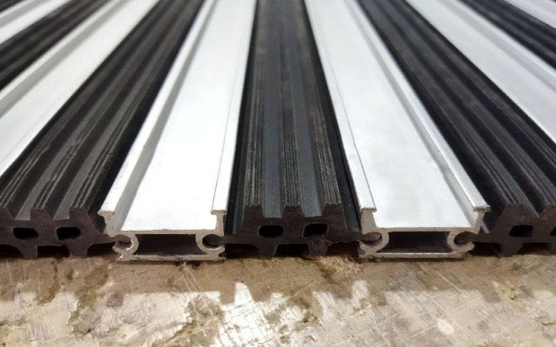 پادری آلومینیومی 